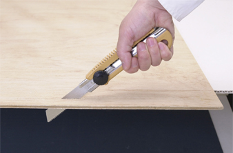 RETRACTABLE COMPACT SAW KNIFE