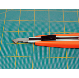 Plastic Cutter with Plastic Cutting Blade and Precision Knife Blade