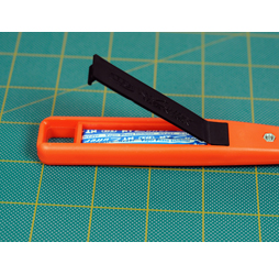 Plastic Cutter with Plastic Cutting Blade and Precision Knife Blade