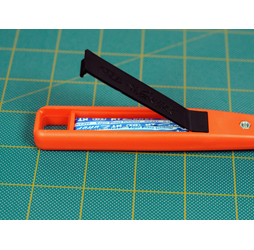 Plastic Cutter with Plastic Cutting Blade and Precision Knife Blade